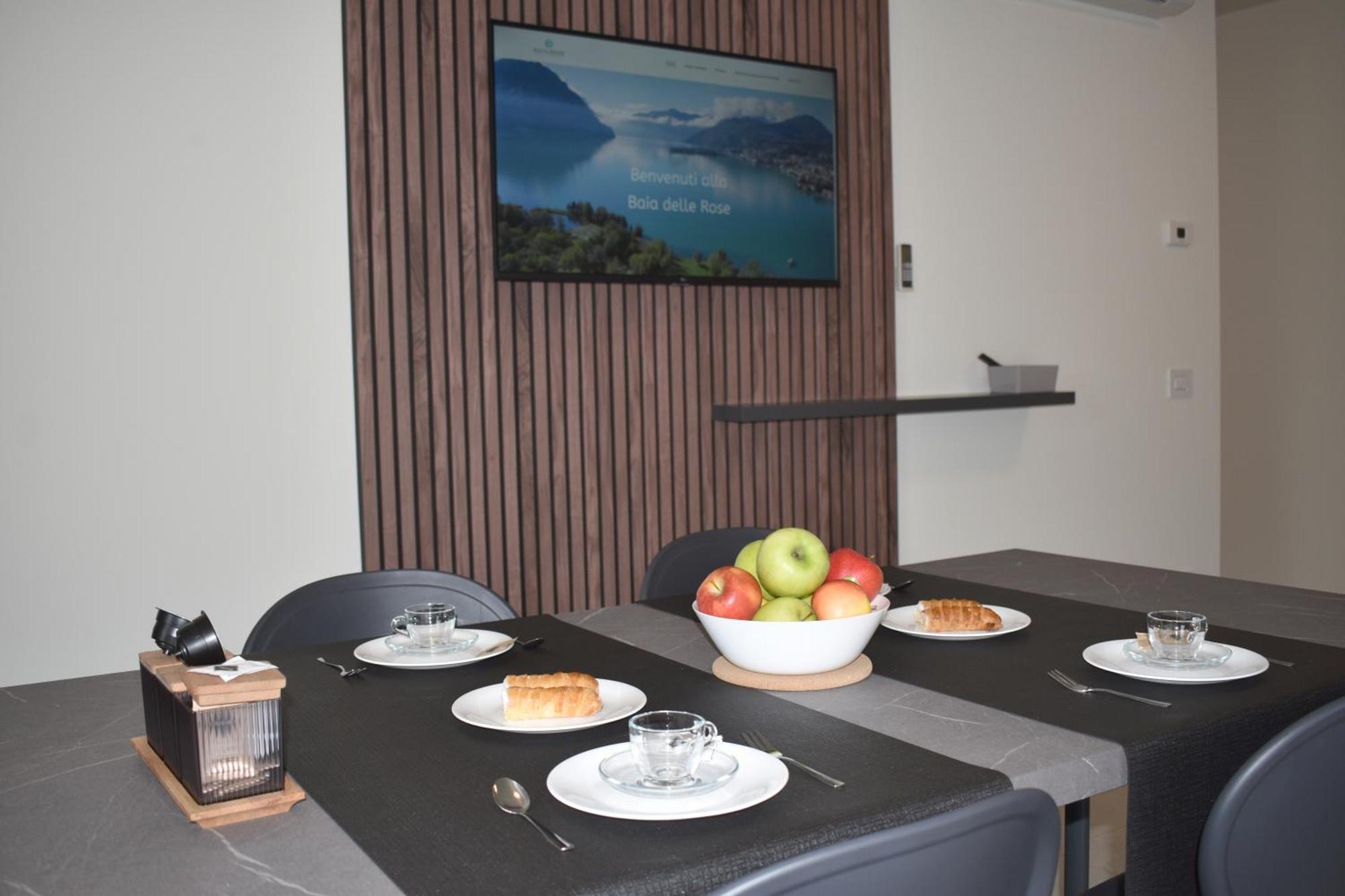 Apartamento Baia Delle Rose Via Roma 111 Costa Volpino Exterior foto
