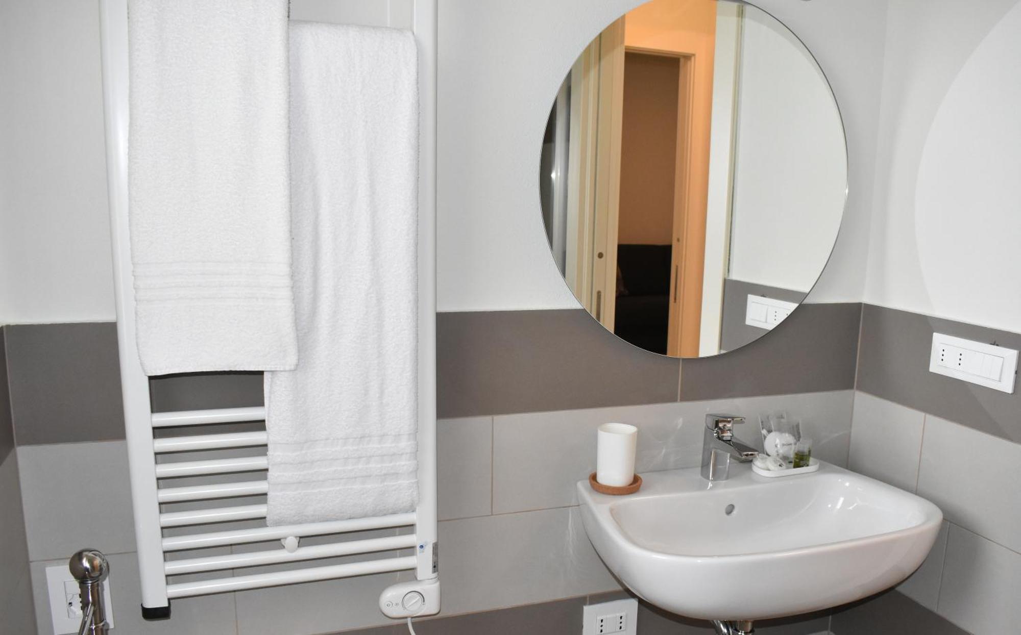 Apartamento Baia Delle Rose Via Roma 111 Costa Volpino Exterior foto