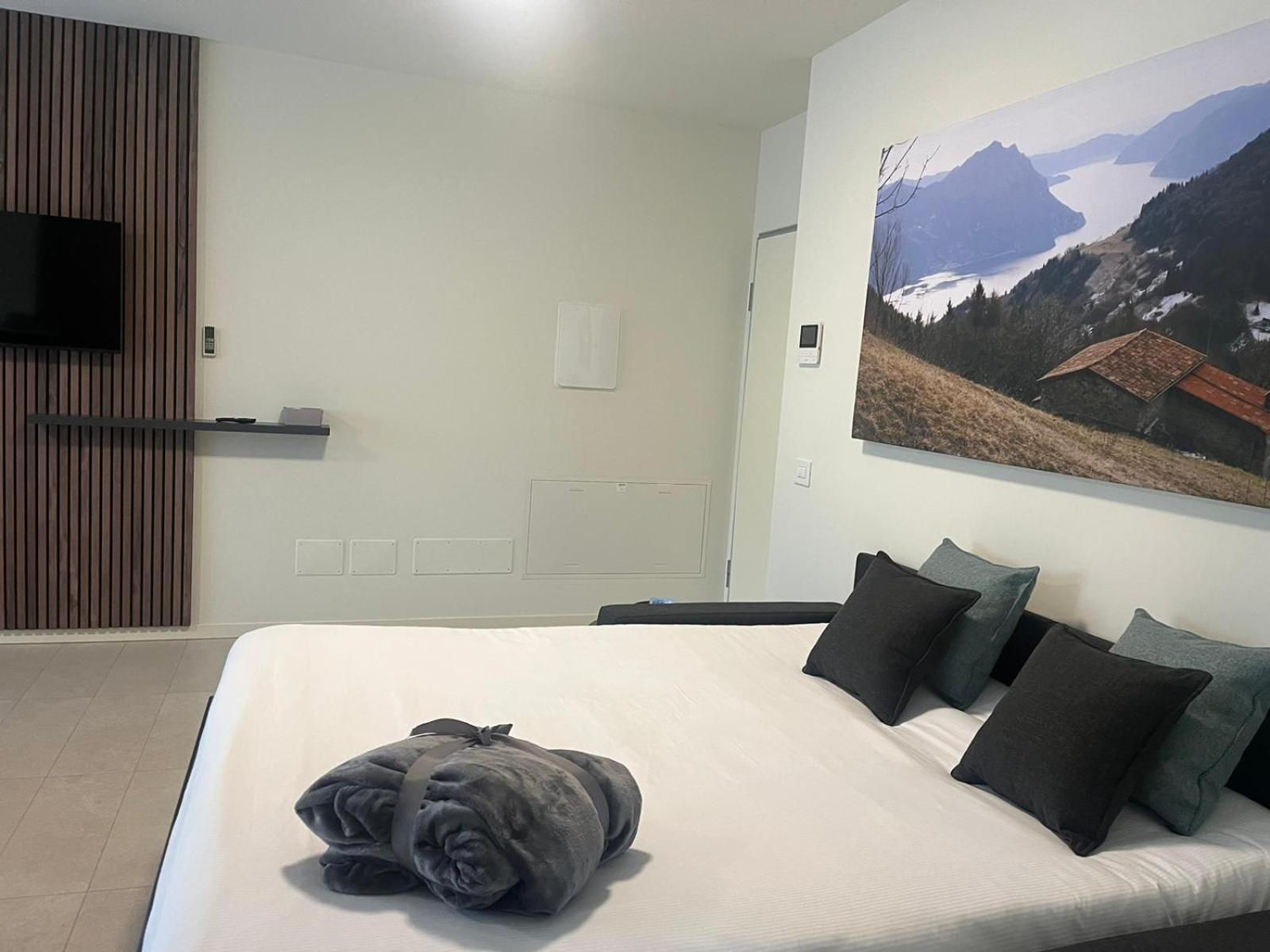 Apartamento Baia Delle Rose Via Roma 111 Costa Volpino Habitación foto
