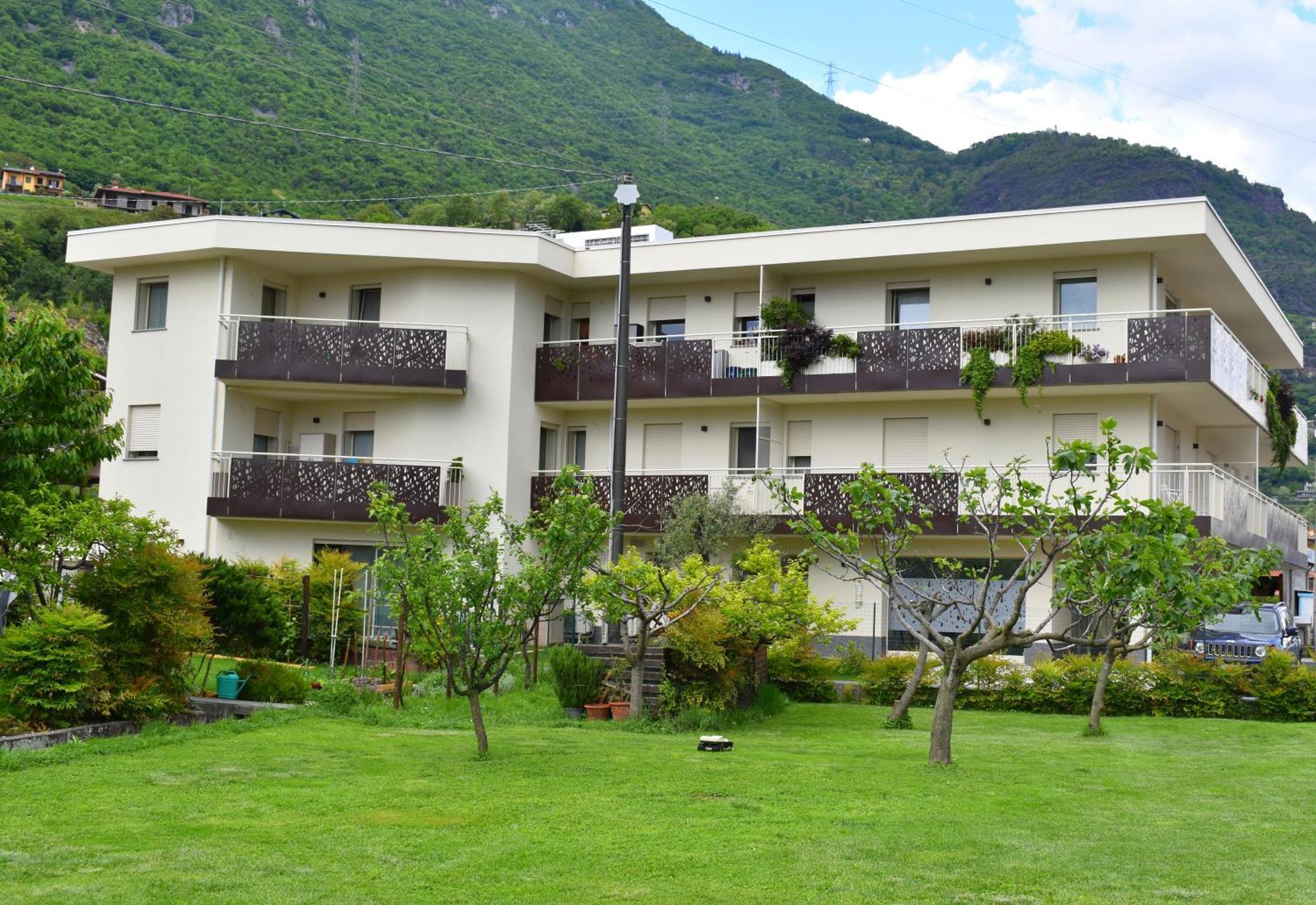 Apartamento Baia Delle Rose Via Roma 111 Costa Volpino Exterior foto