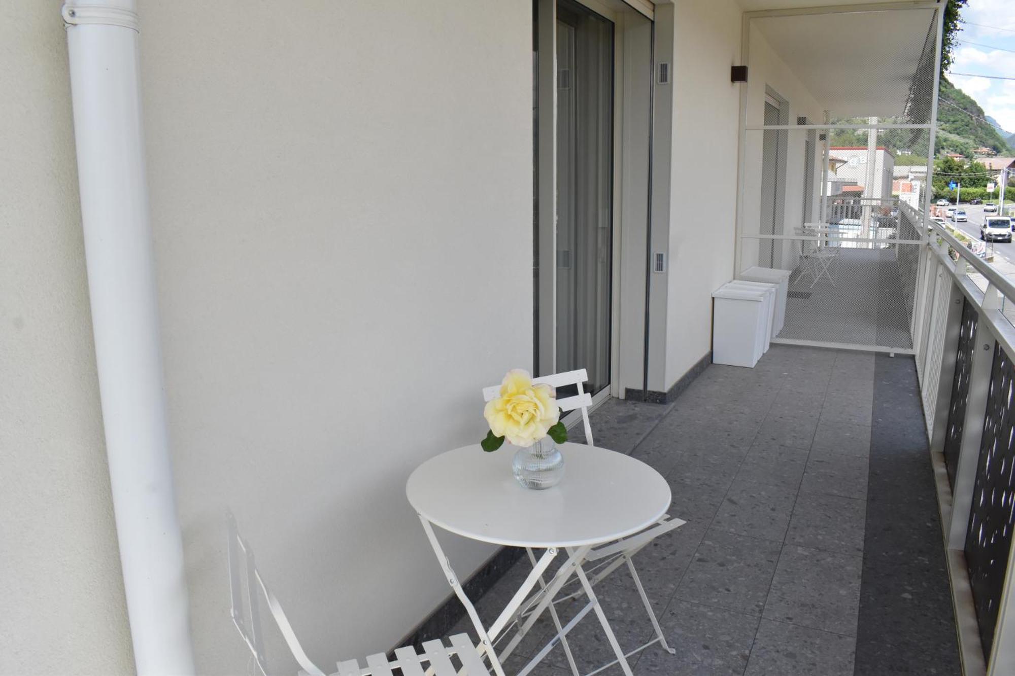 Apartamento Baia Delle Rose Via Roma 111 Costa Volpino Exterior foto